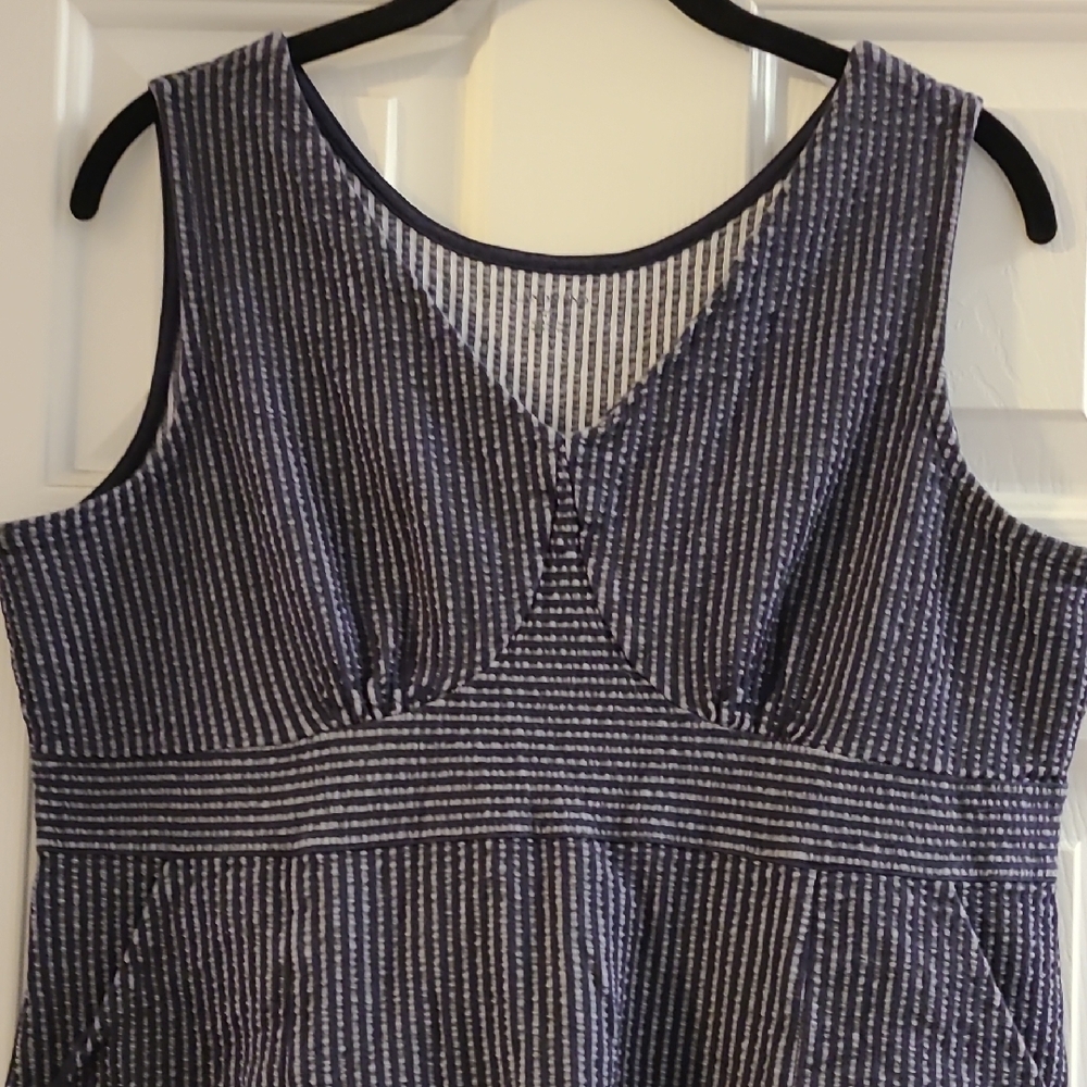Elegant Navy and White Striped Dress - Picture 2 of 7